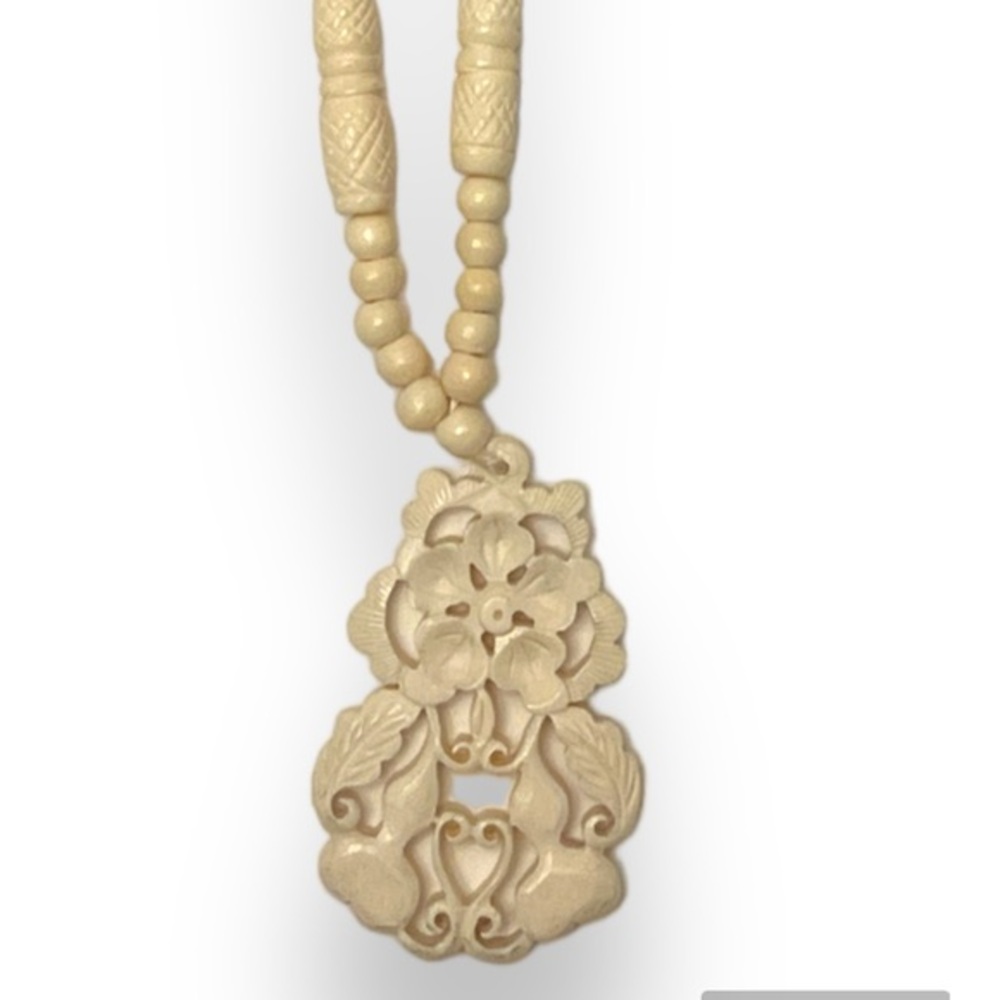 Vintage Carved Bone Beaded Flower Necklace 1930s-1940s